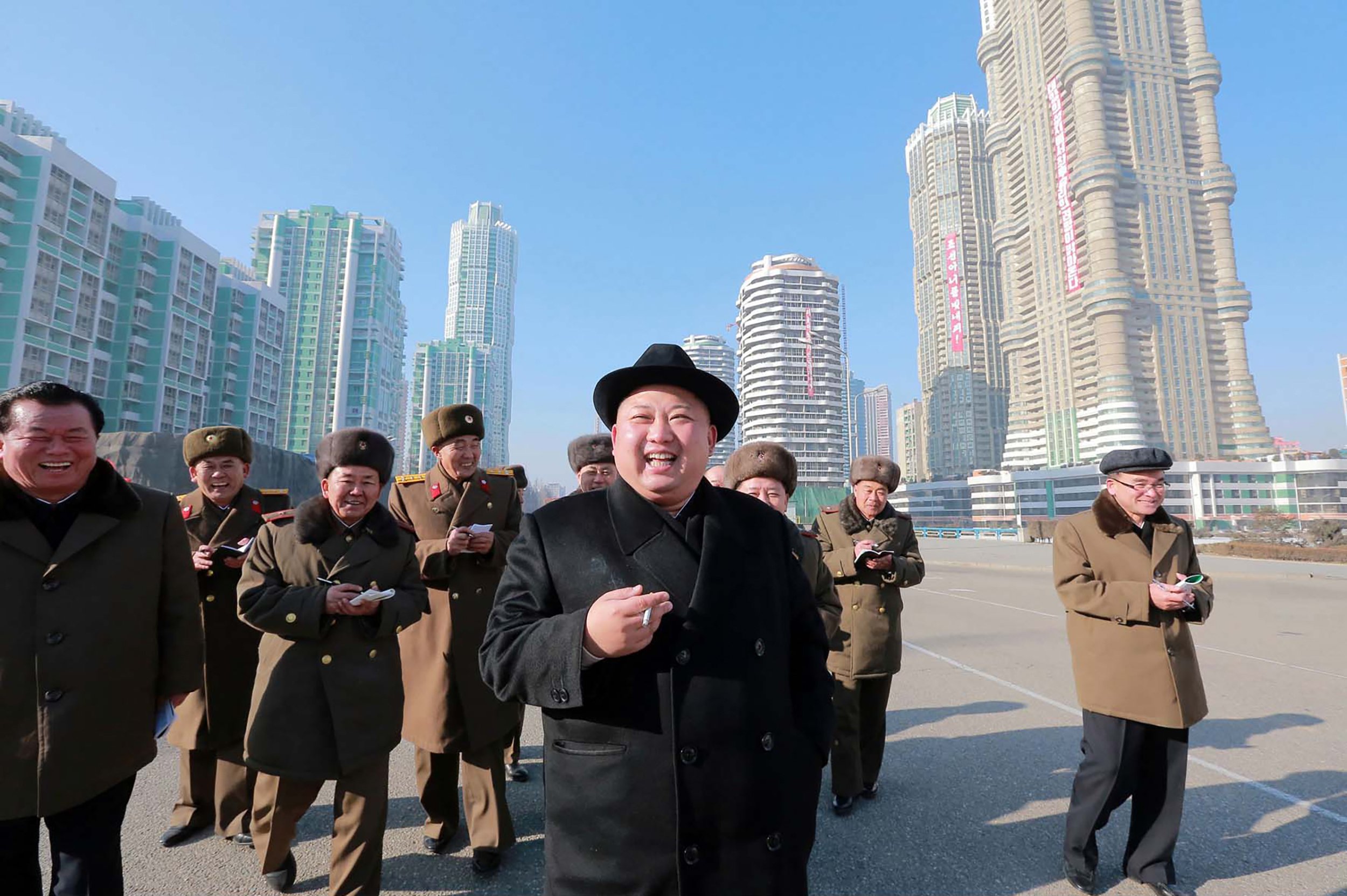 Kim Jong un smoking