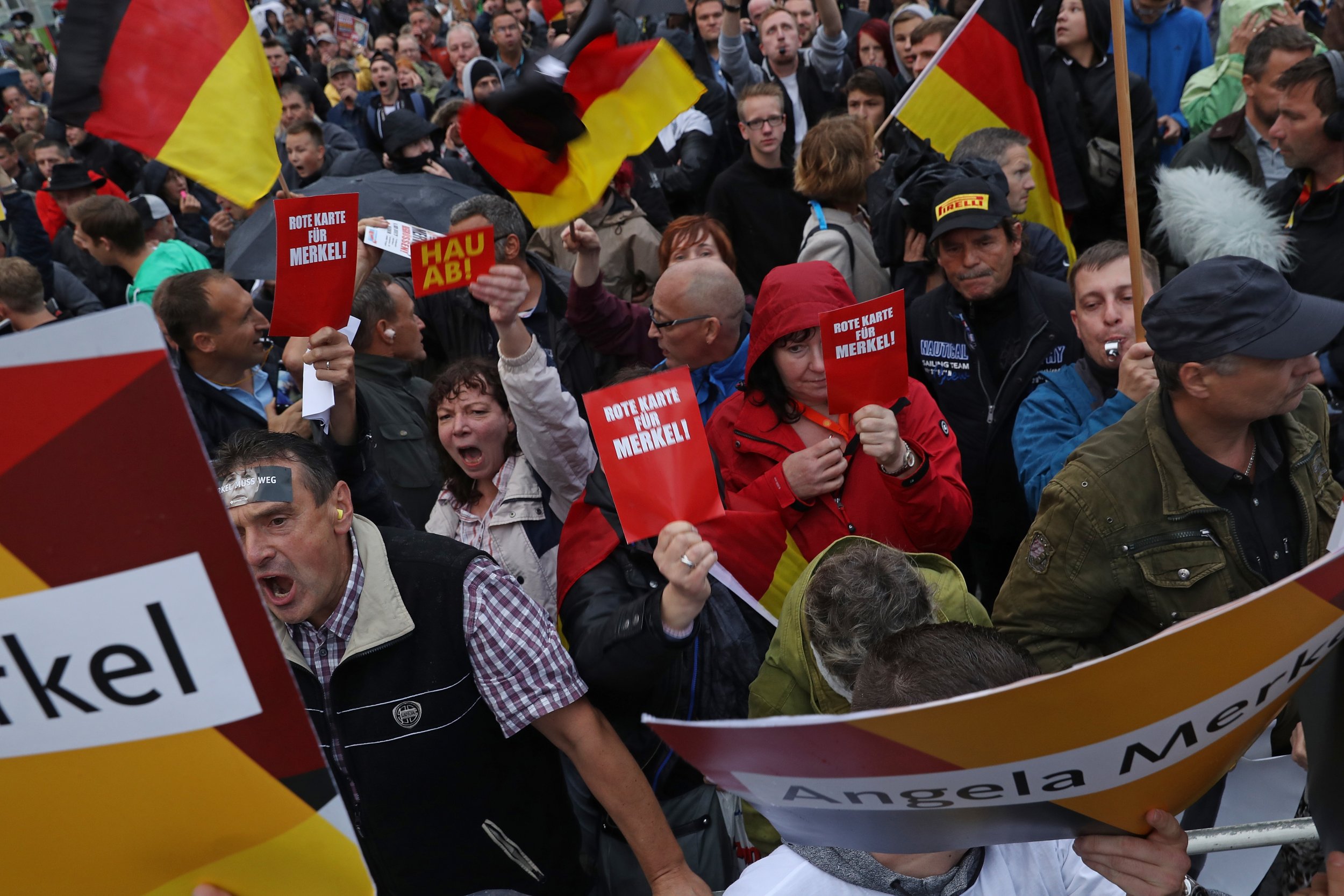 09_08_Merkel_Refugees_Protest