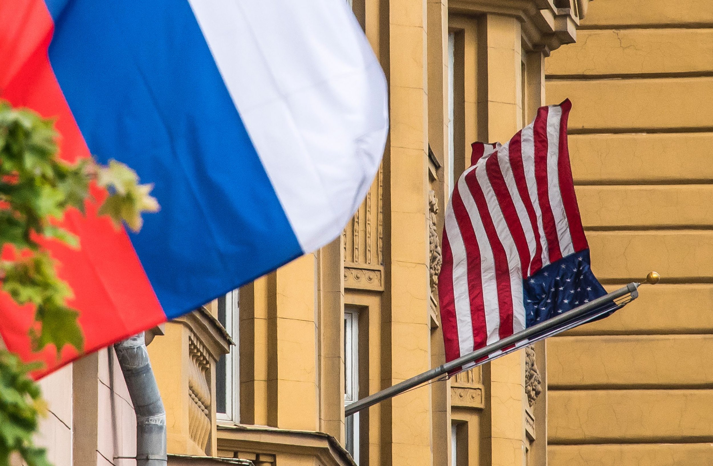 flags-us-ru - U.S. Embassy & Consulates in Russia