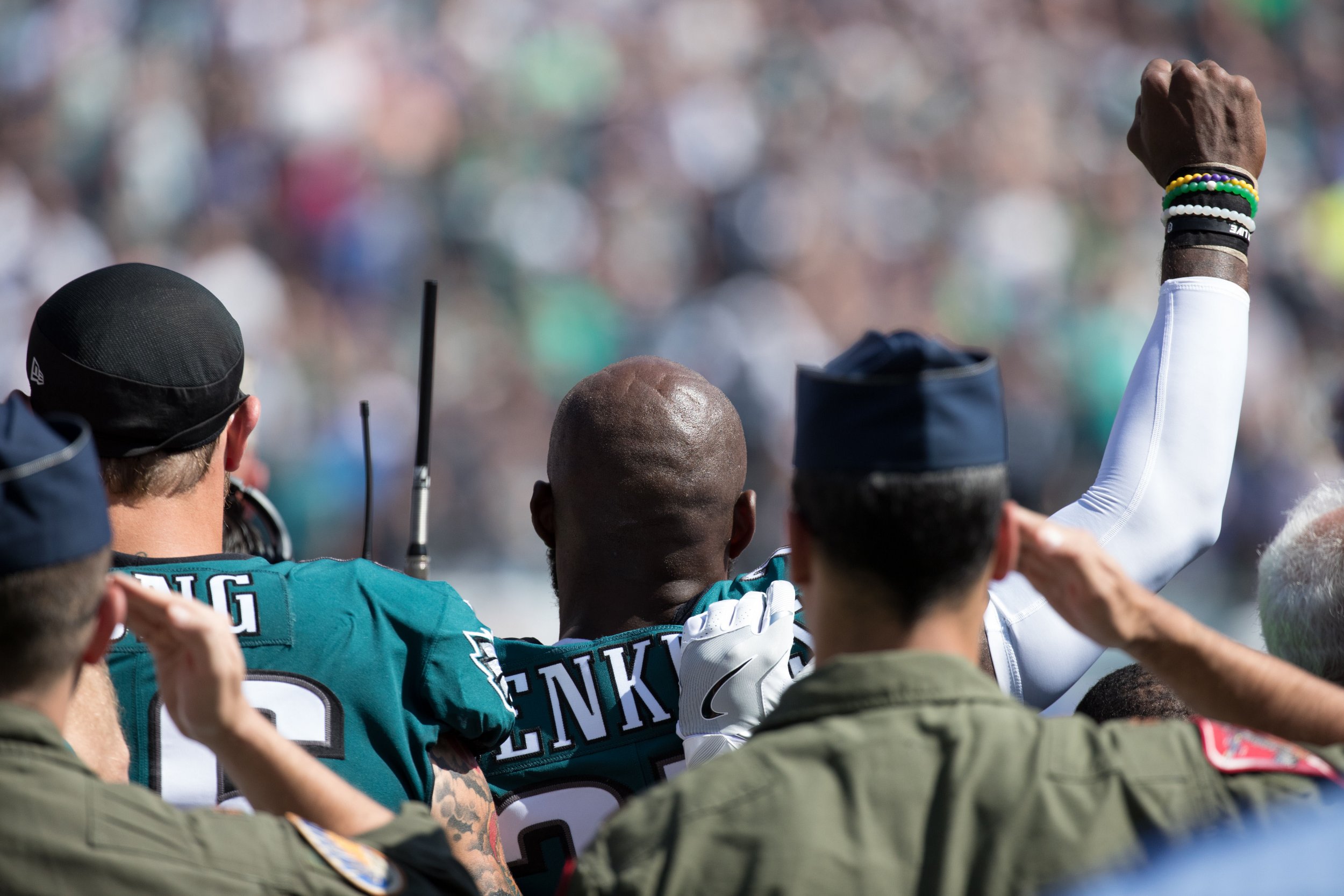 World War Ii Vet And Other Soldiers Take A Knee To Support