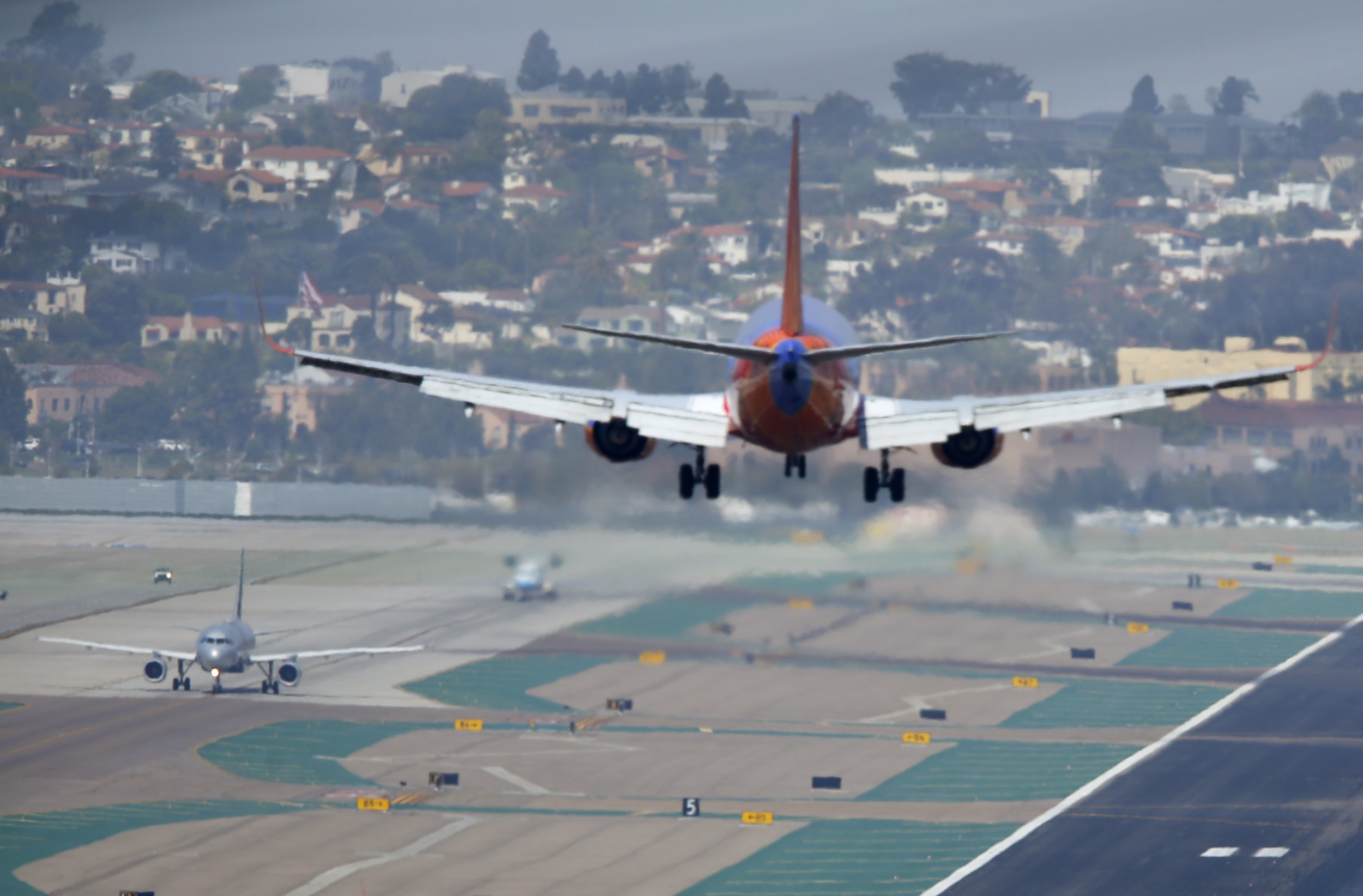 The plane has arrived. Circle to Land в авиации. Tool for hearing plane arrival.