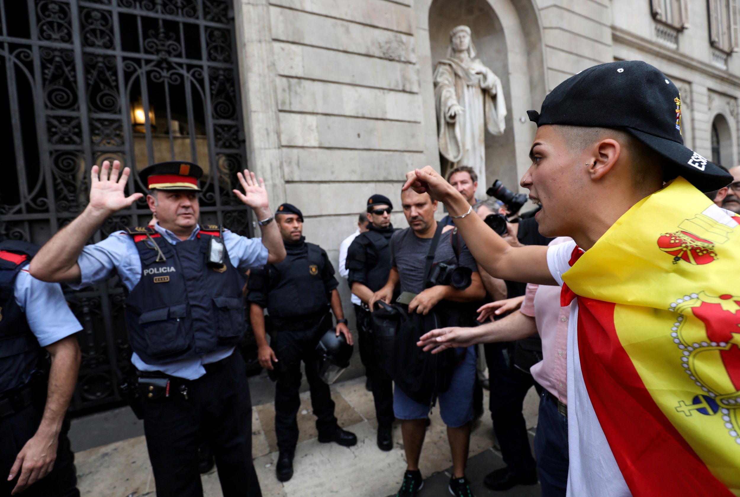 spanish-police-shut-down-polling-stations-to-stop-voters