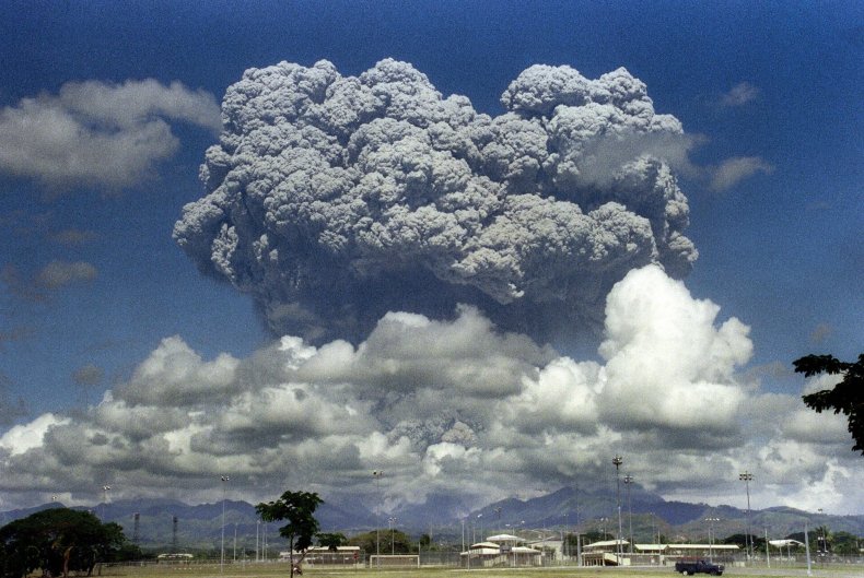 10_02_mount_pinatubo_eruption