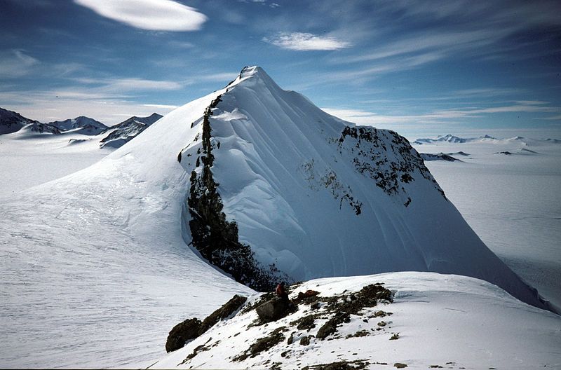 800px-Mount_Jackson,_Antarctica