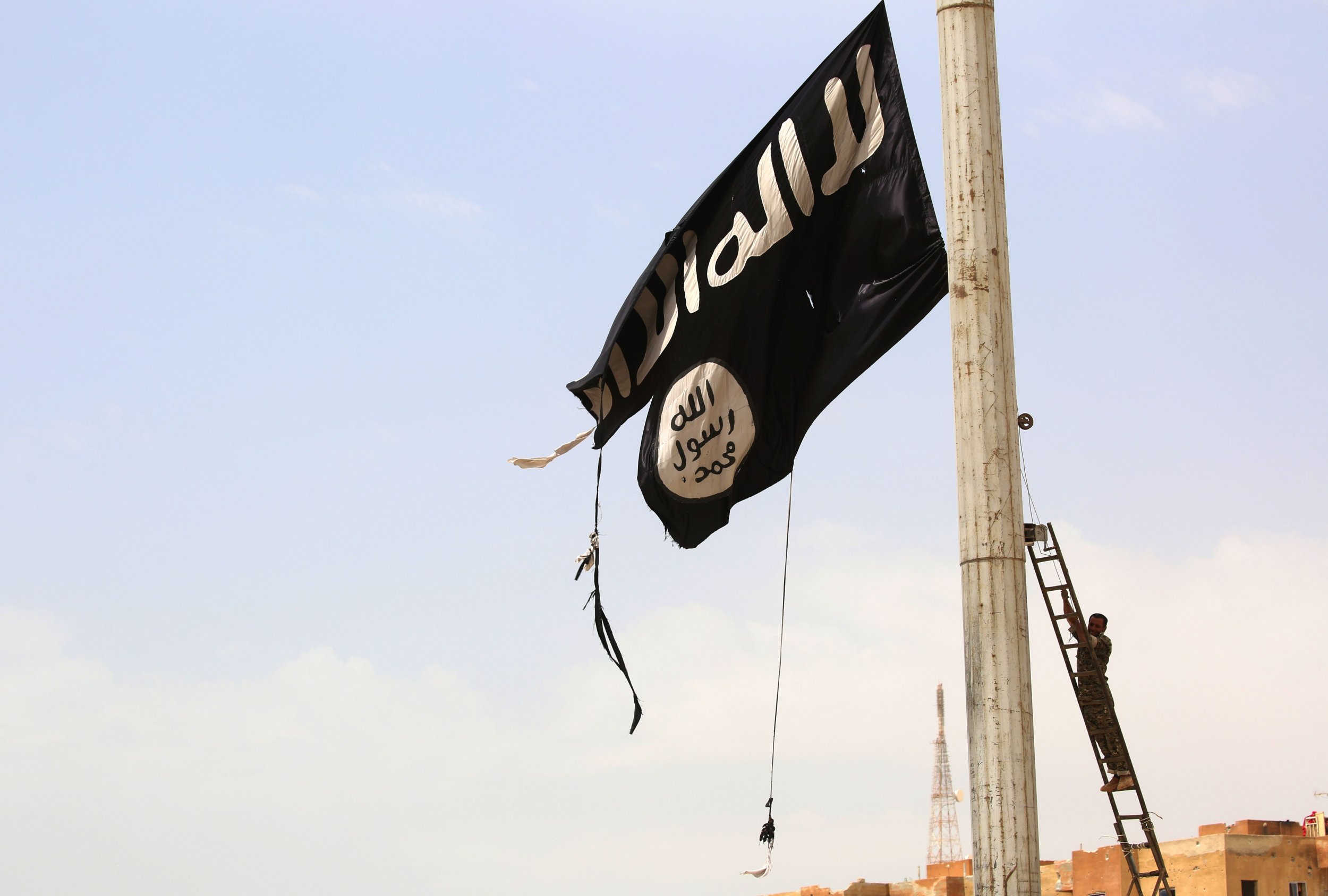 10_12_Raqqa_Isis_Flag
