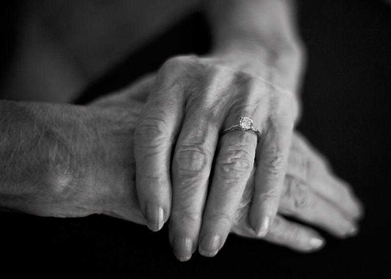 Old_woman_hands