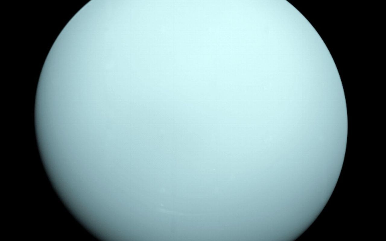 10_19_uranus_voyager