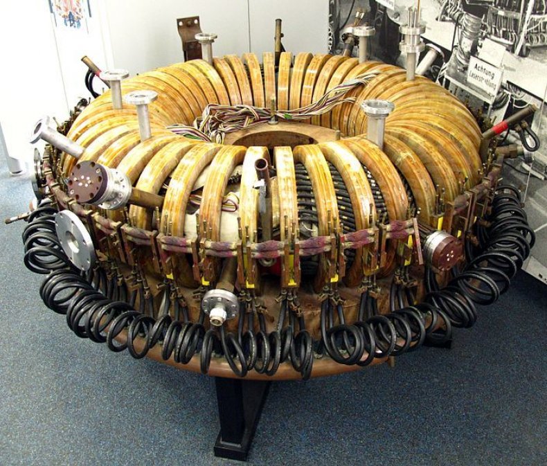 704px-DMM_1988-643_Fusionsexperiment_Wendelstein-IIa