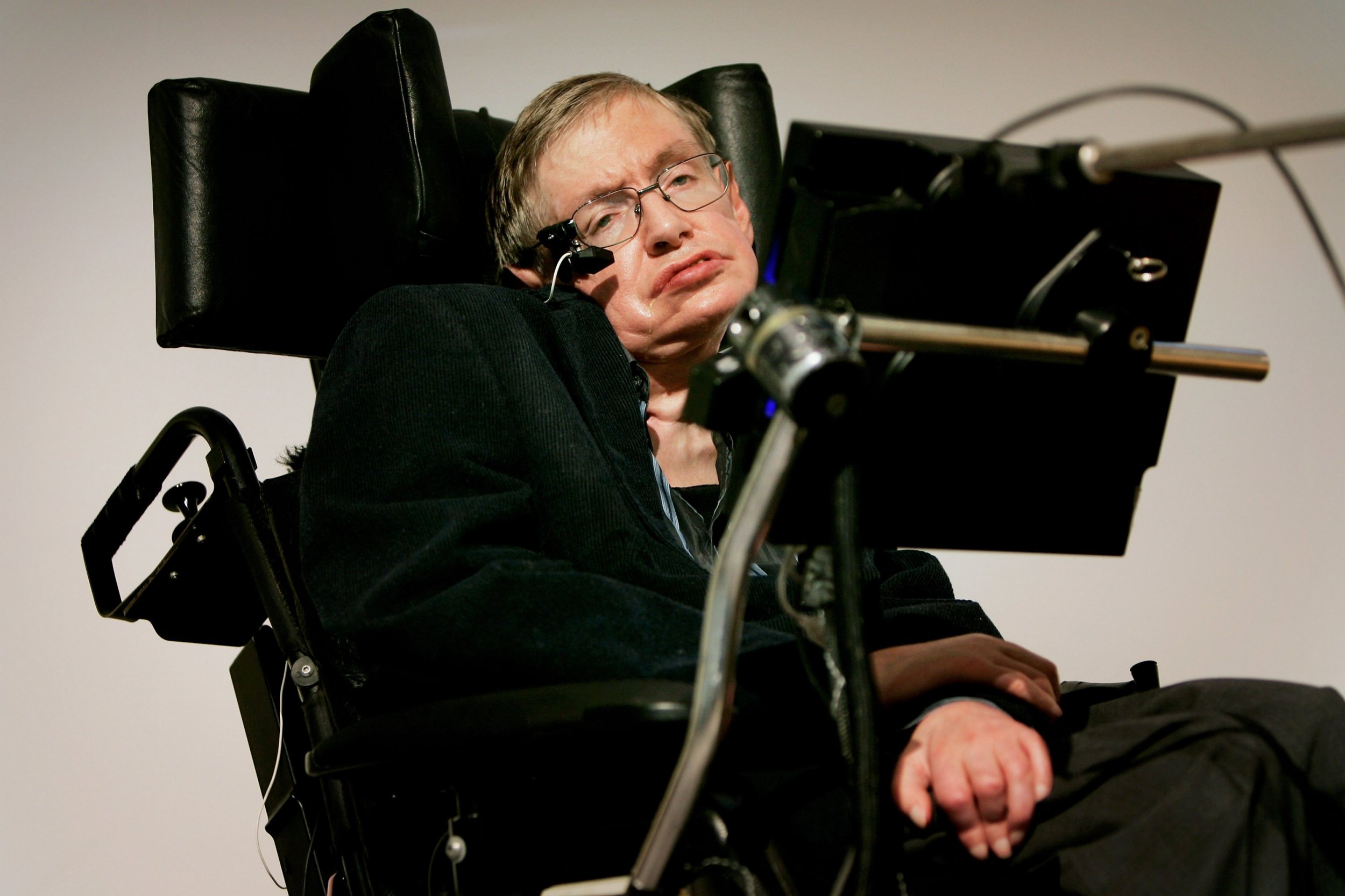 10_23_StephenHawking_01