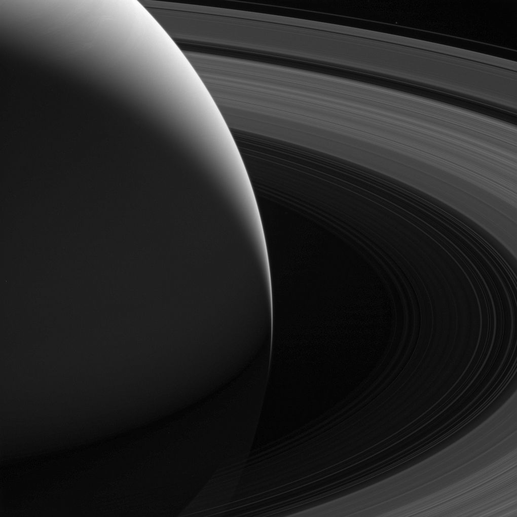 Saturn's mysterious hexagon shows its true colors