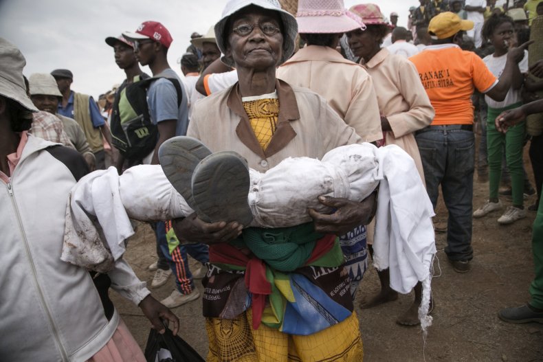 1026_Madagascar_plague_3