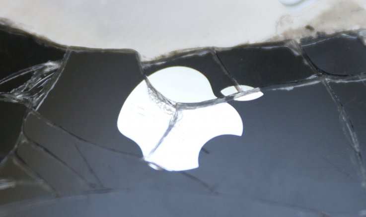 A broken iPhone is seen on a table in this illustration picture, October 21, 2017 A broken iPhone is seen on a table in this illustration picture, October 21, 2017