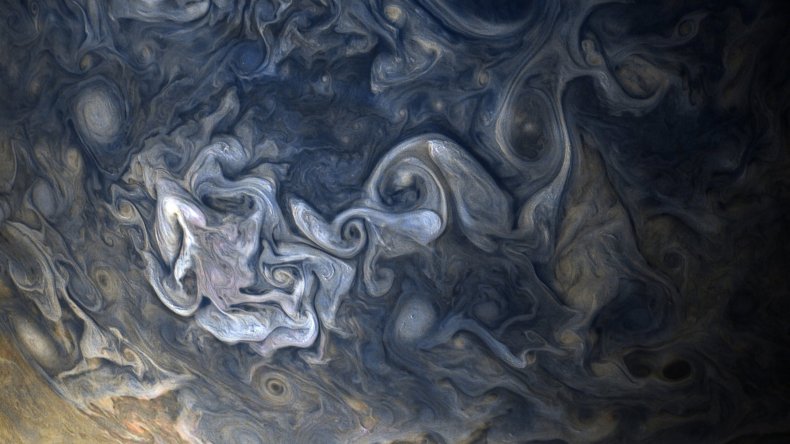 11_08_jupiter_juno_swirls