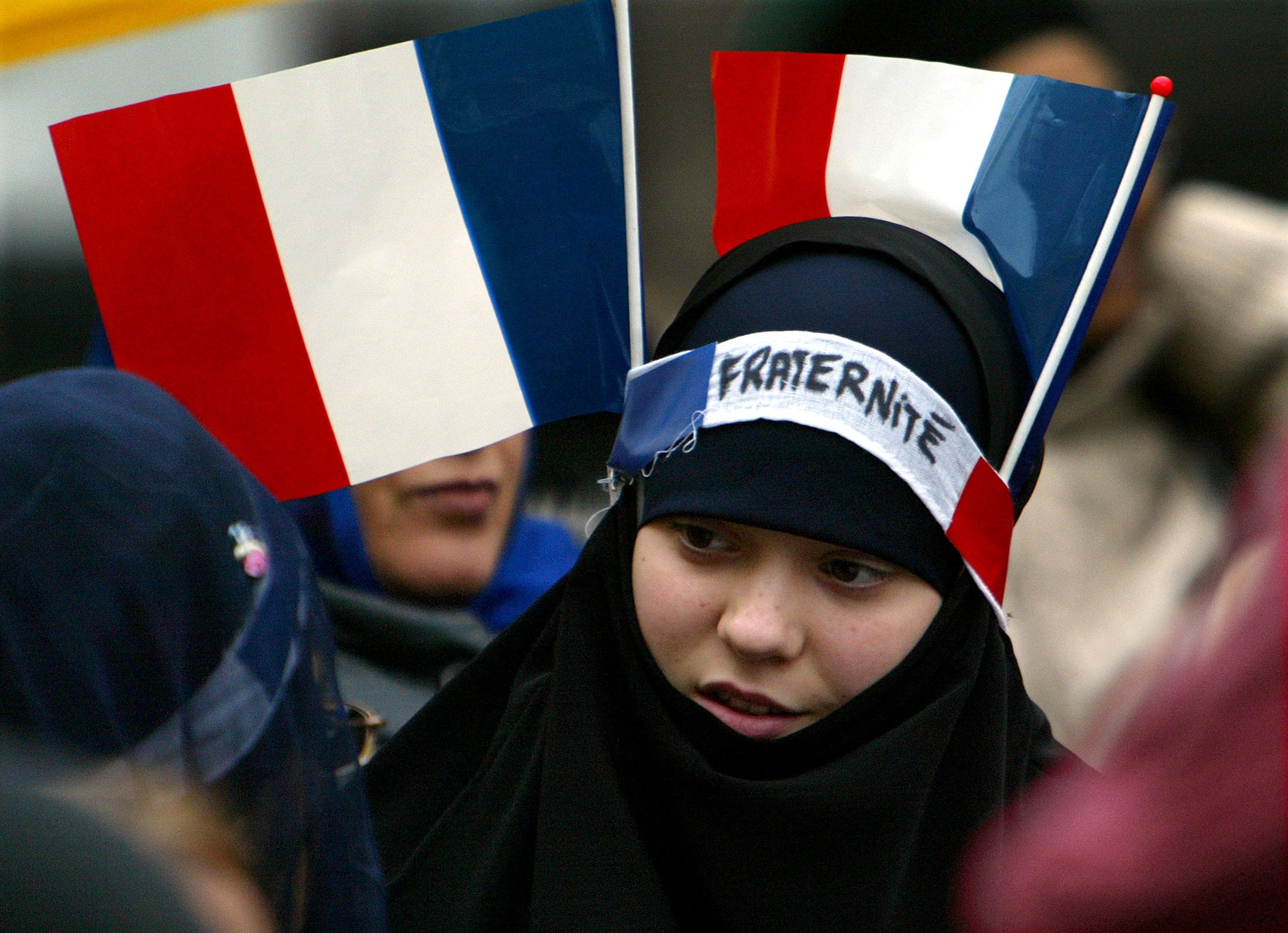 Paris Muslims Fight For Right To Pray On The Streets After Scuffle With