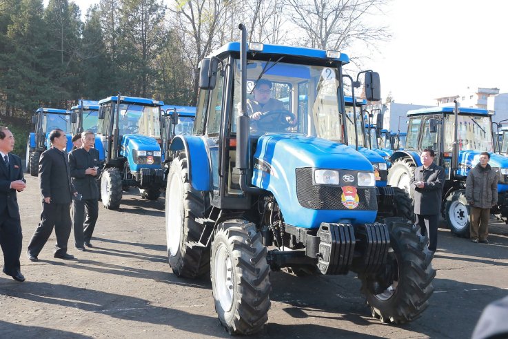 11_15_Kim_Jong_Un_tractor_farm 11_15_Kim_Jong_Un_tractor_farm