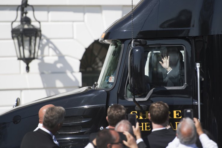 11_15_Trump_Truck 11_15_Trump_Truck