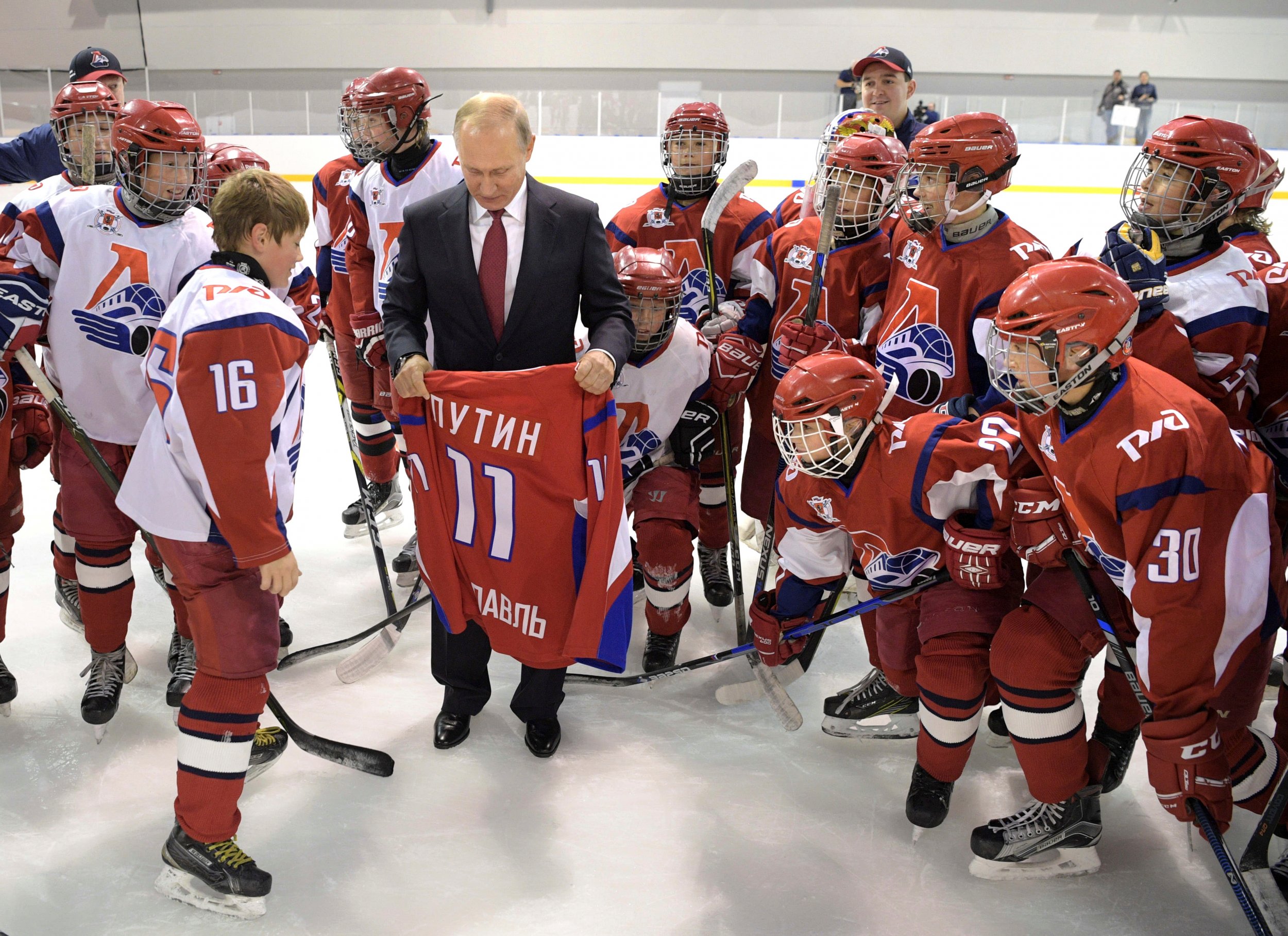 11_16_Putin_Hockey