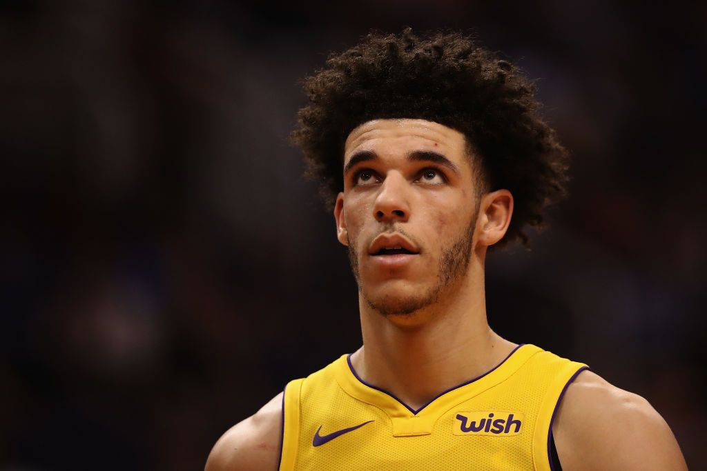 LA Lakers: Lonzo Ball Can't Shoot Straight All of a Sudden ...