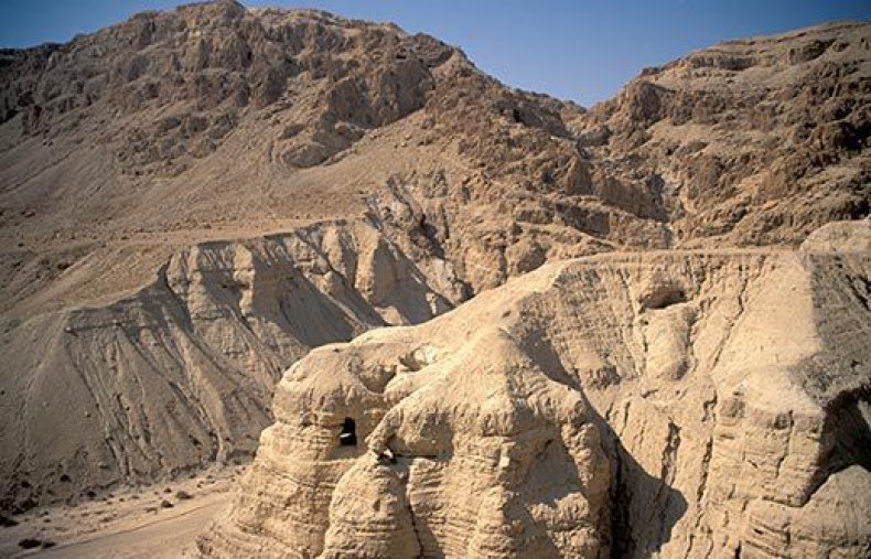 Qumran-caves-520