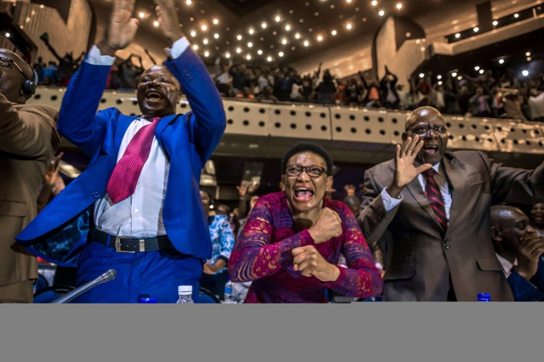 1121_Zimbabwe_celebrations_3