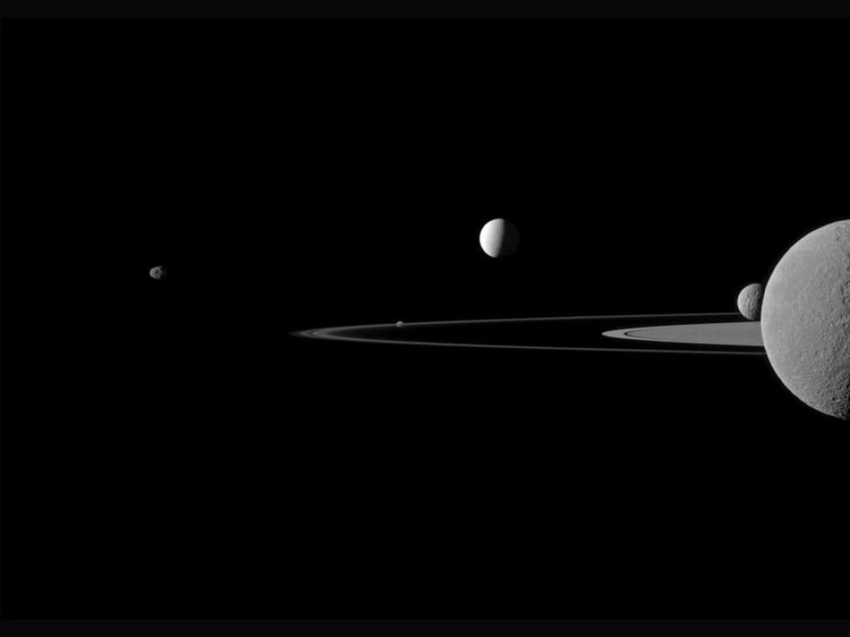 11_23_Saturn_Moon