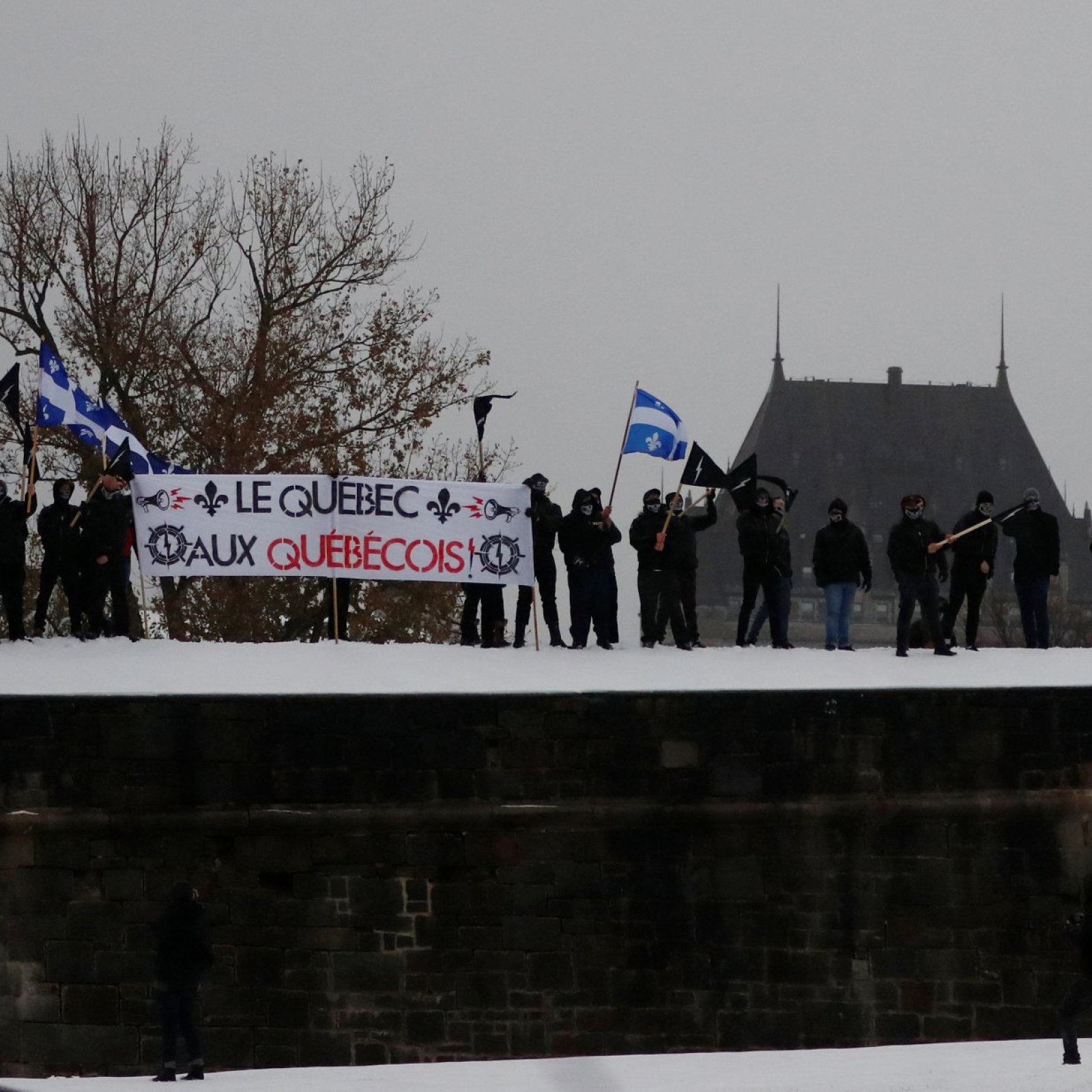 Far Right And Antifa Protesters Face Off With Telescopic Sticks Slingshots And Bottles In Violent Showdown