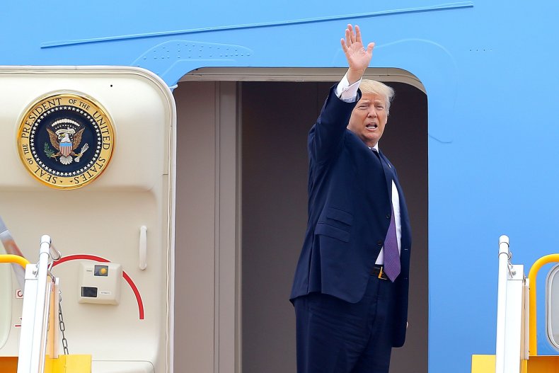 11_27_PresidentDonaldTrump_Flying