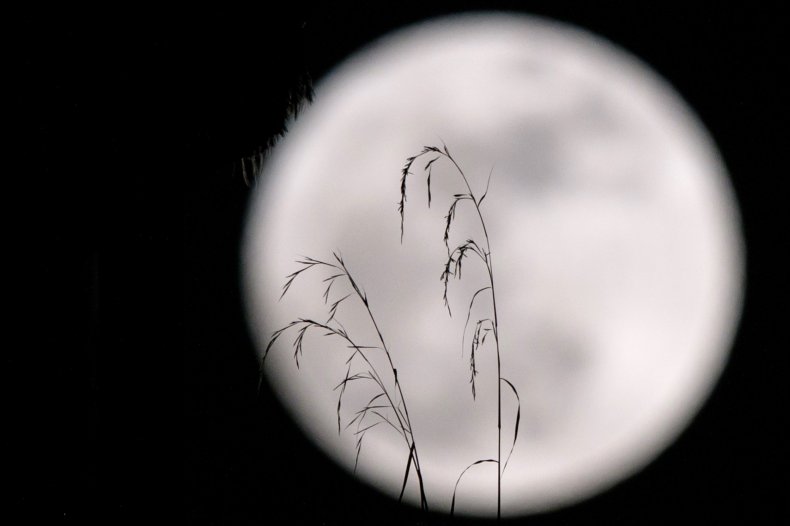 12_4_Supermoon Hong Kong