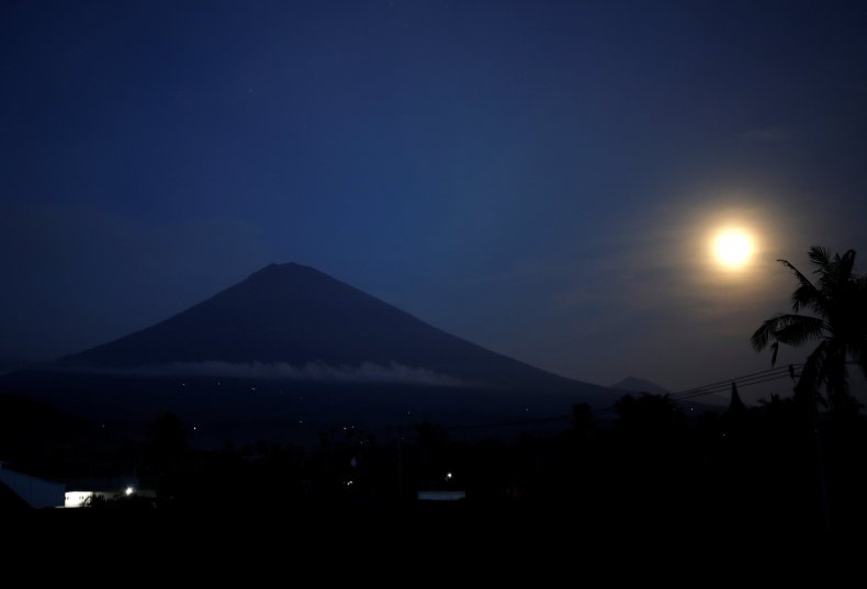 12_4_Supermoon Agung
