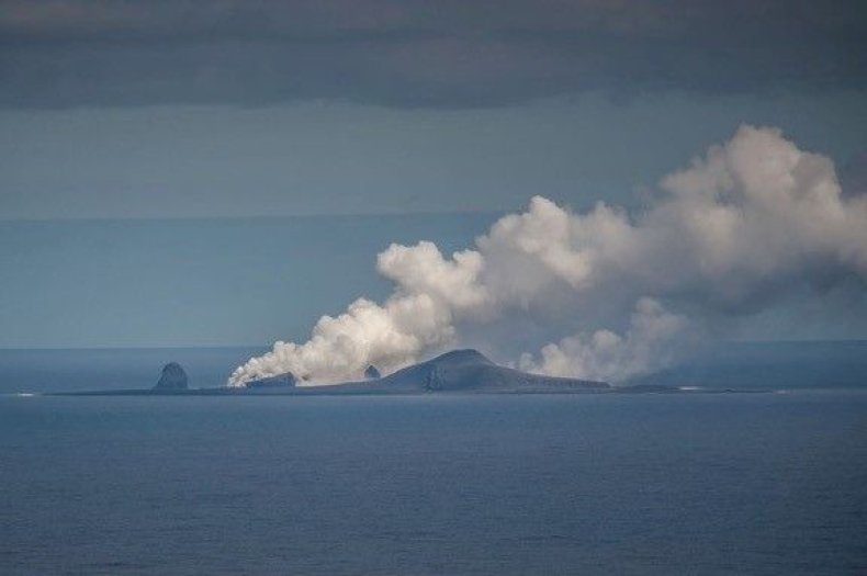 12_4_Bogoslof eruption_02
