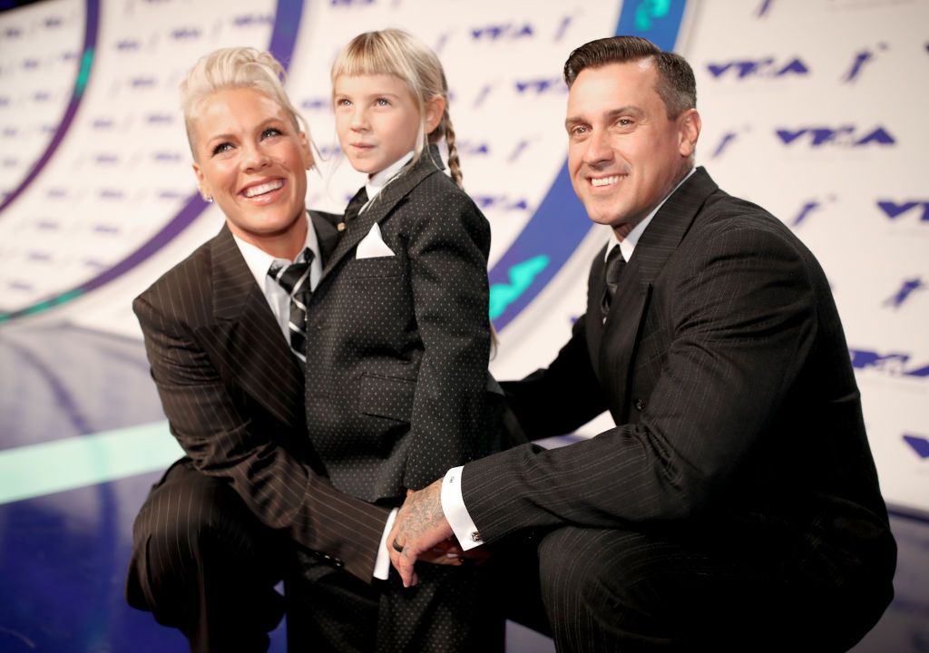 pink carey hart