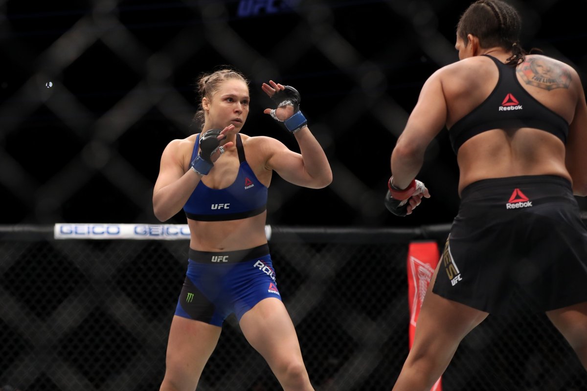 Ronda Rousey vs Amanda Nunes at UFC 207