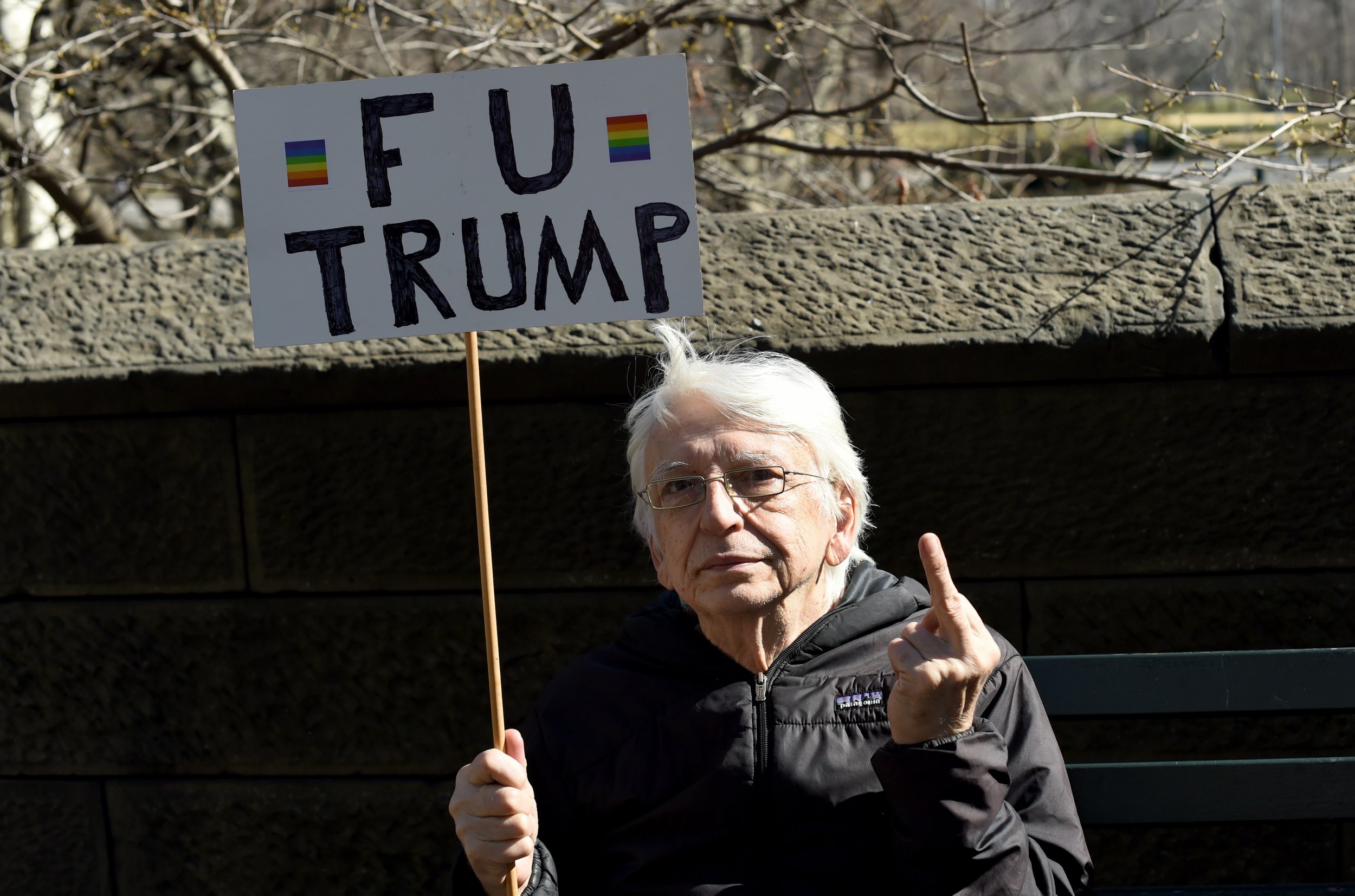 Trump S Motorcade Keeps Getting The Middle Finger