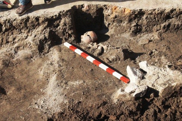 Plovdiv-Skeleton-Arrow-Grave-6