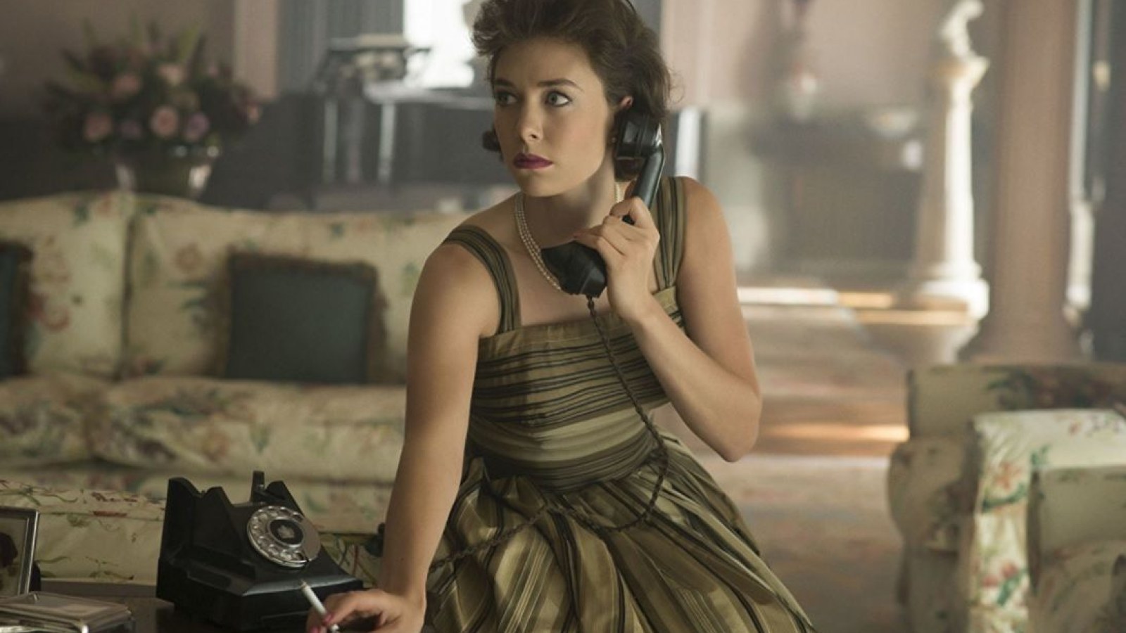 Who Is Princess Margaret 5 Facts About Queen Elizabeth S Sister And Crown Character