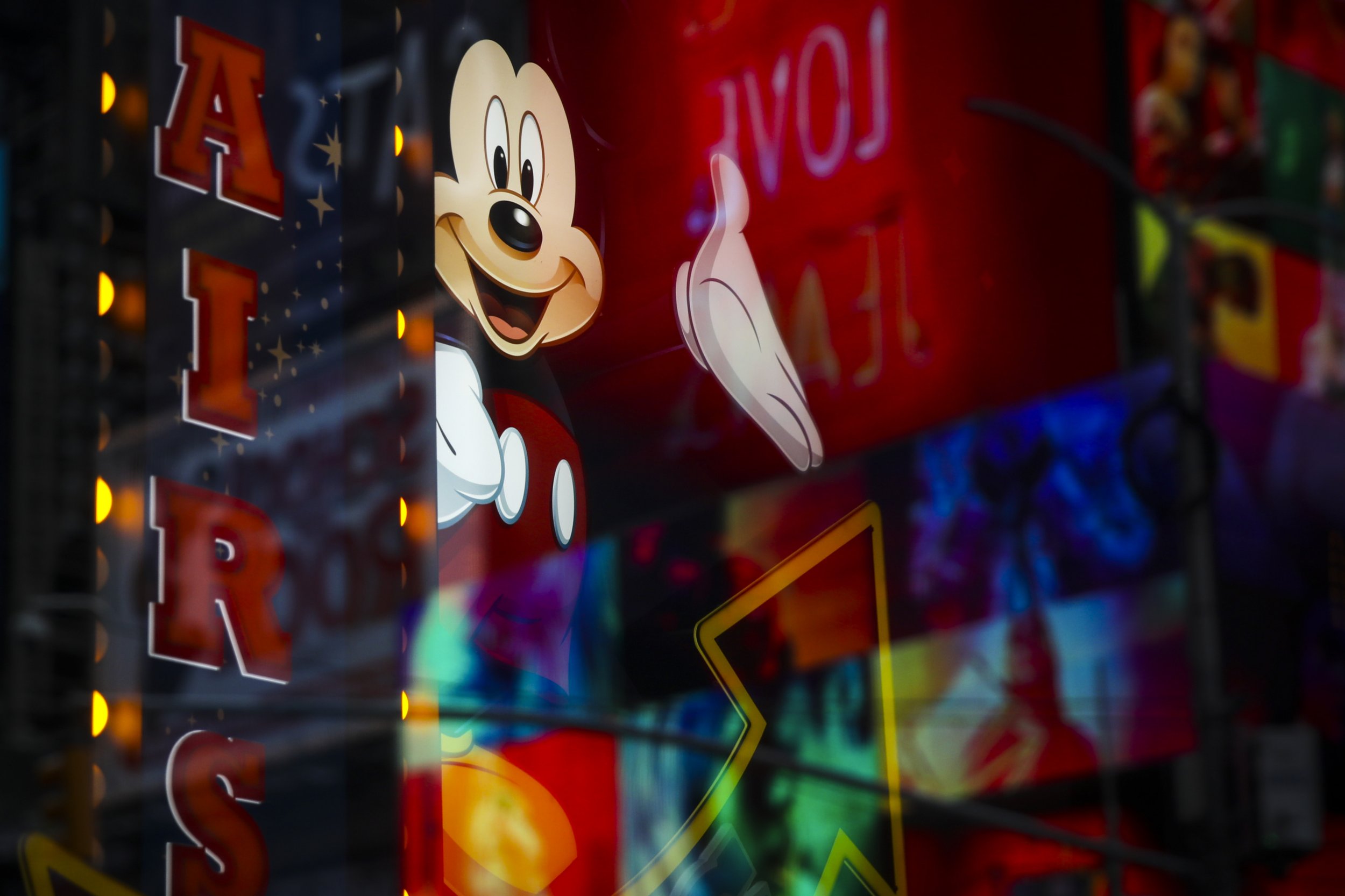 Bing image create disney. Mickey Mouse 90 лет. Микки Маус есть 20 век Фокс. Disney Play.