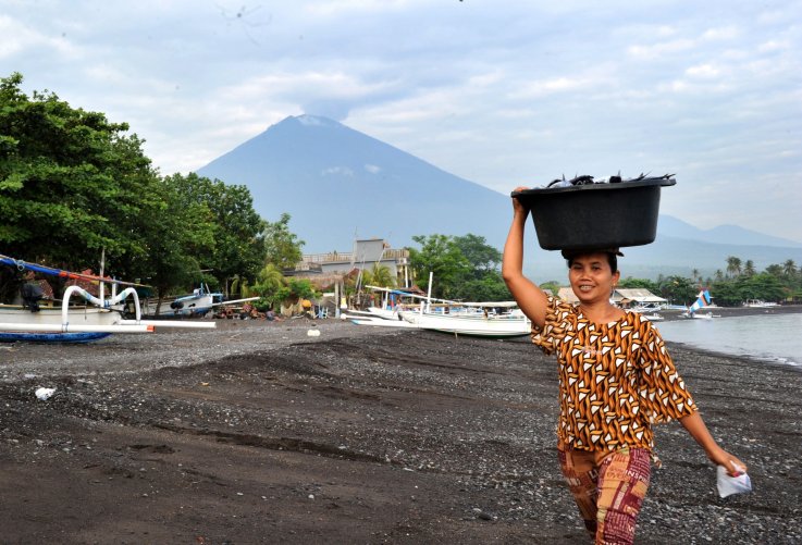 12_15_agung_continuing_eruption 12_15_agung_continuing_eruption