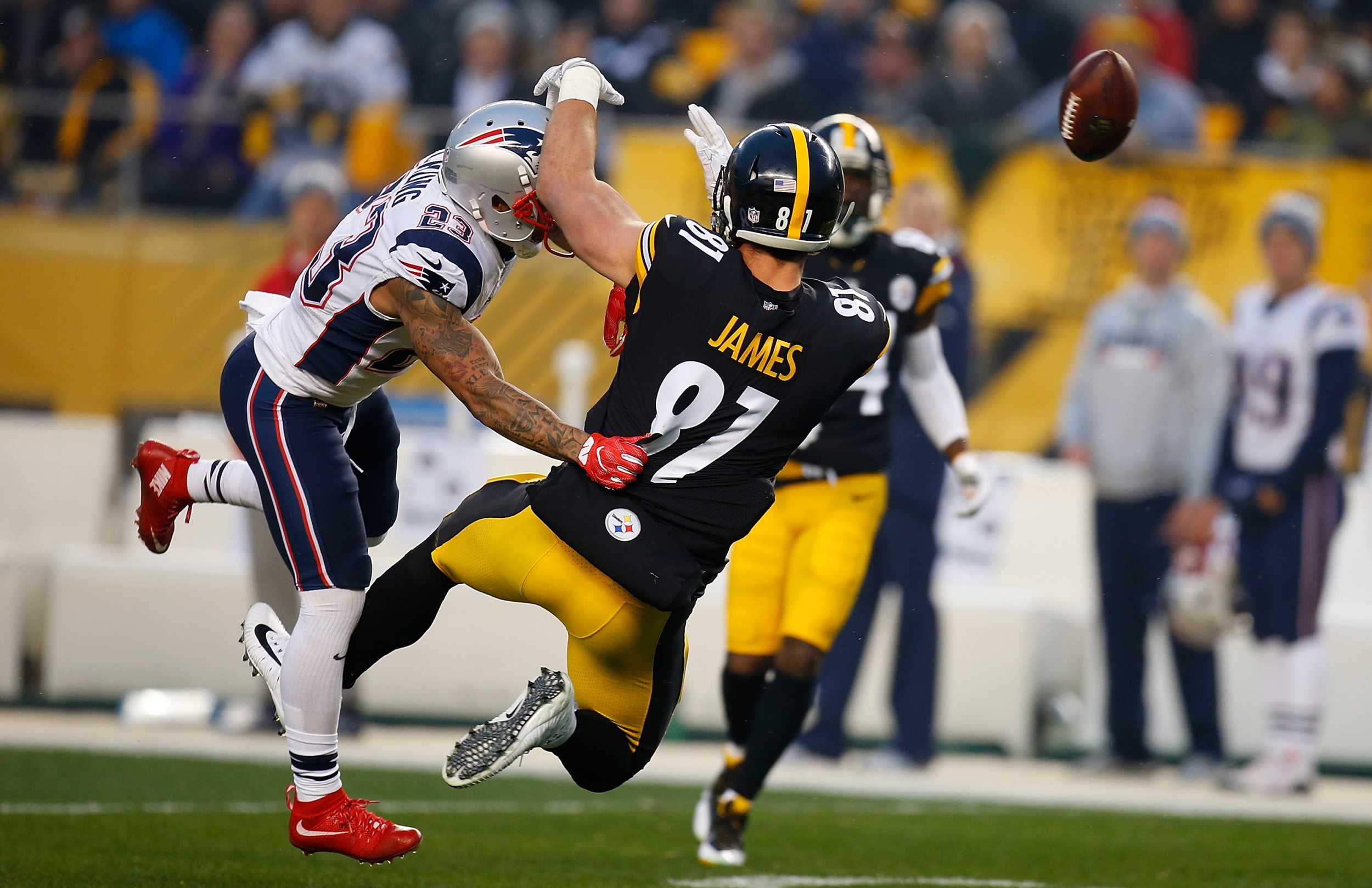 Steelers Fall to Patriots After Overturned Touchdown - The New York Times