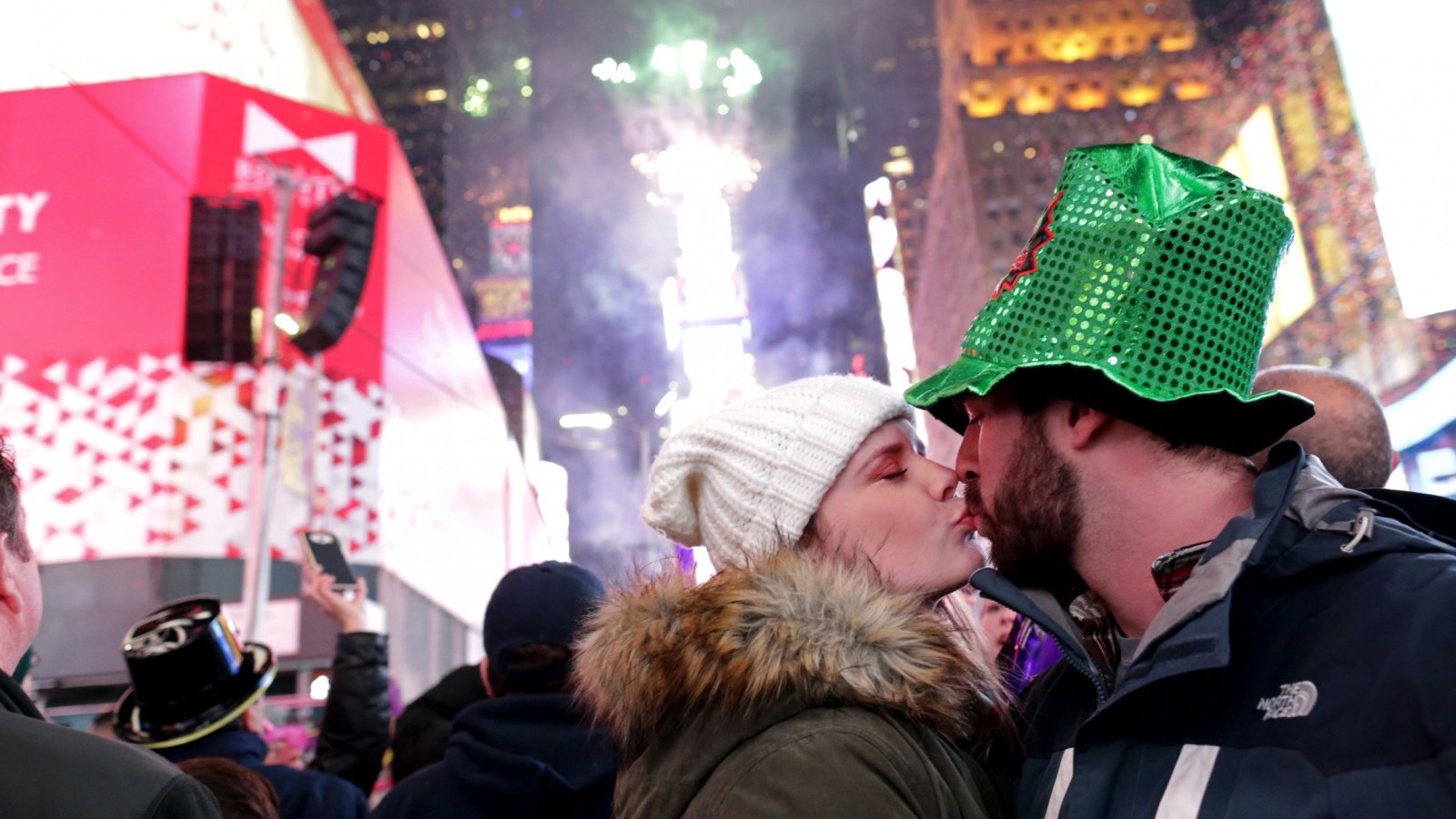 Auld Lang Syne Song Meaning And Lyrics For New Year S Eve 2017