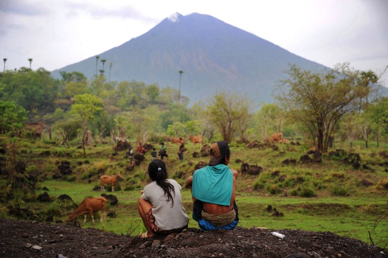 01_02_mt_agung_eruption