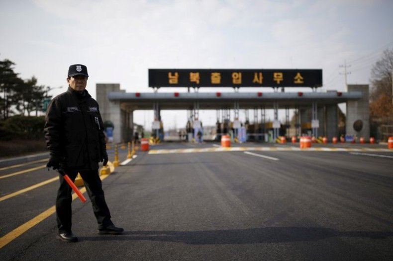 2018-01-03T062402Z_1_LYNXMPEE02076_RTROPTP_3_NORTHKOREA-SOUTHKOREA