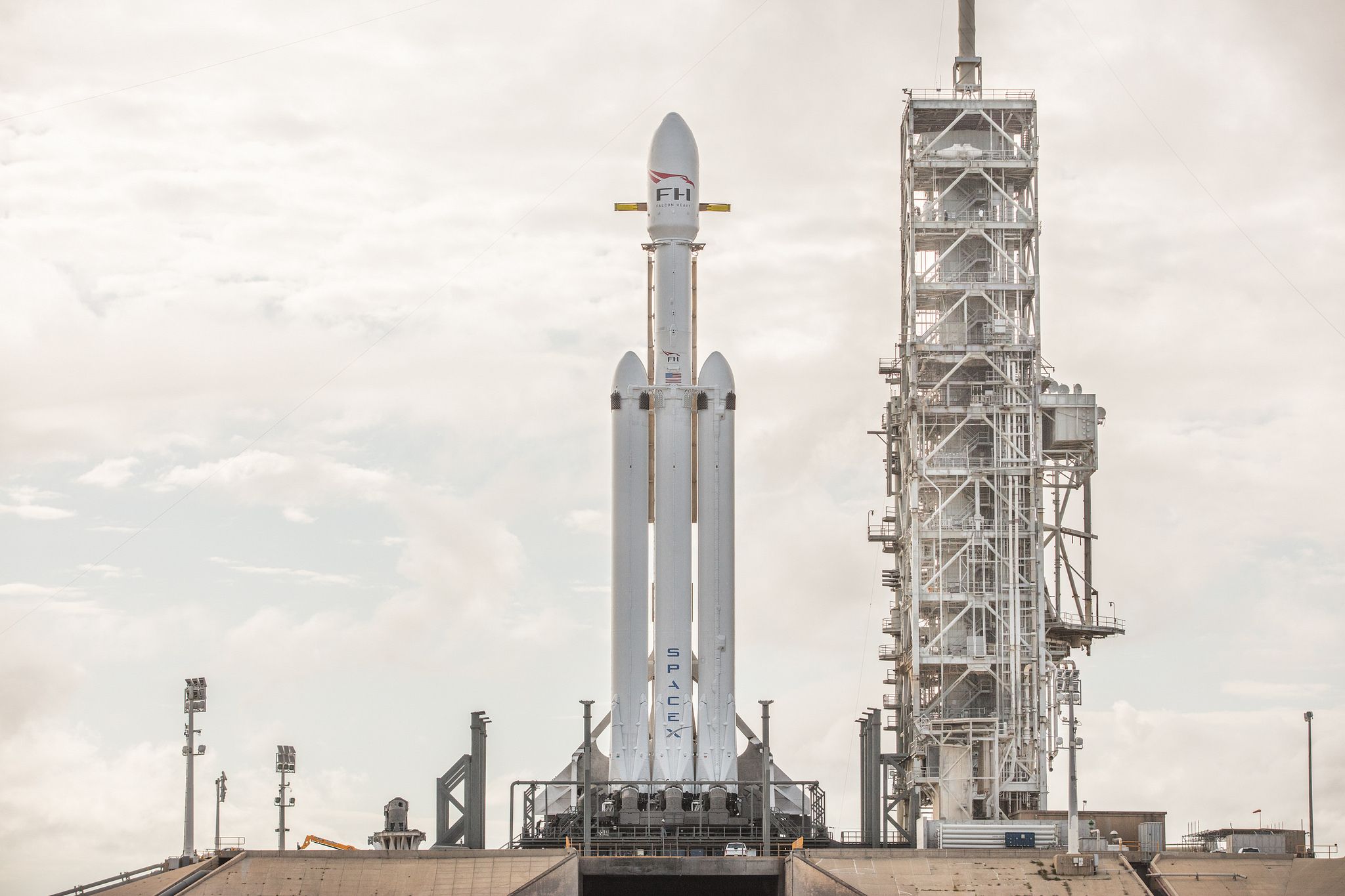 SpaceX Falcon Heavy: See 'World's Most Powerful Rocket' That Will