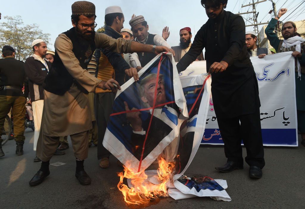 10518_Pakistan_Protests_Trump