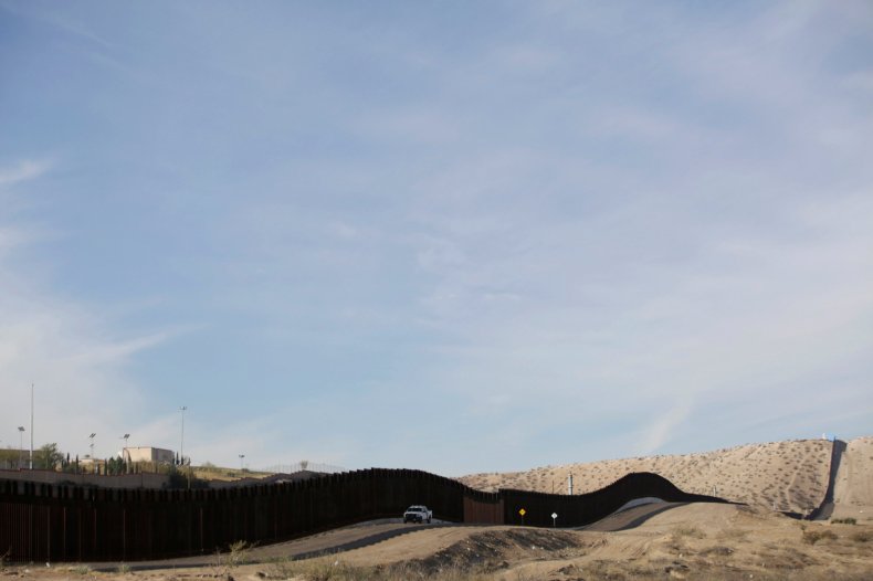 2017-12-11T040052Z_1907128768_RC195A866AF0_RTRMADP_3_MEXICO-IMMIGRATION (1)
