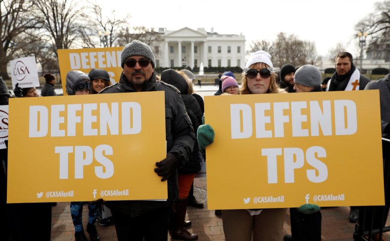 2018-01-08T183019Z_2_LYNXMPEE0719L_RTROPTP_4_USA-IMMIGRATION-PROTECTION