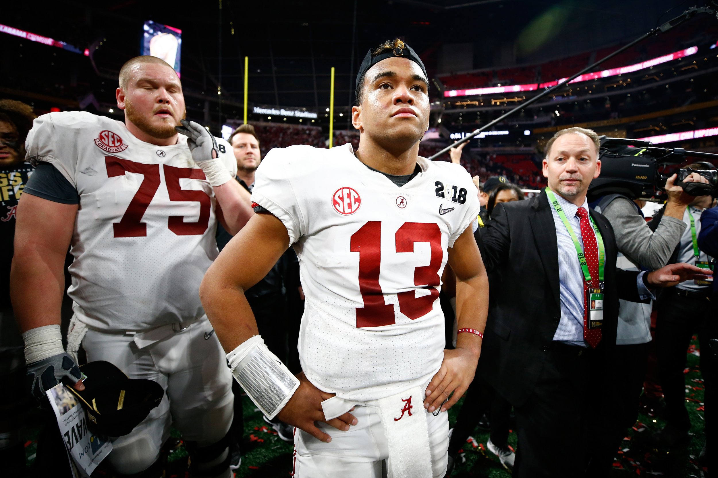 Alabama freshman quarterback Tua Tagovailoa, center. 