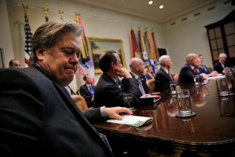 2018-01-09T212612Z_1_LYNXMPEE081IU_RTROPTP_4_USA-TRUMP-BOOK-BANNON
