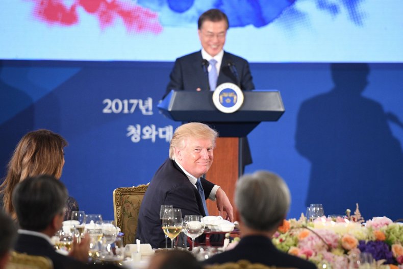 01_10_Trump_Moon