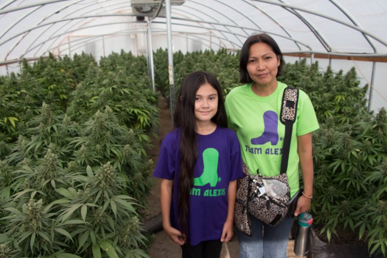 AlexisandMomInHempGreenHouse