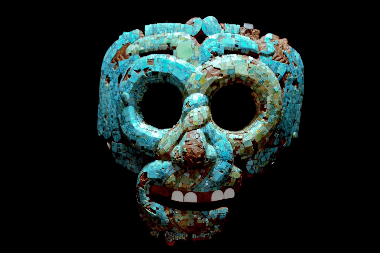 Quetzalcoatl_(mask_-_front)